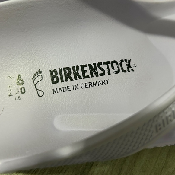 Women's Birkenstock Lavender Vinyl Flip Flops - 6 - Picture 6 of 10